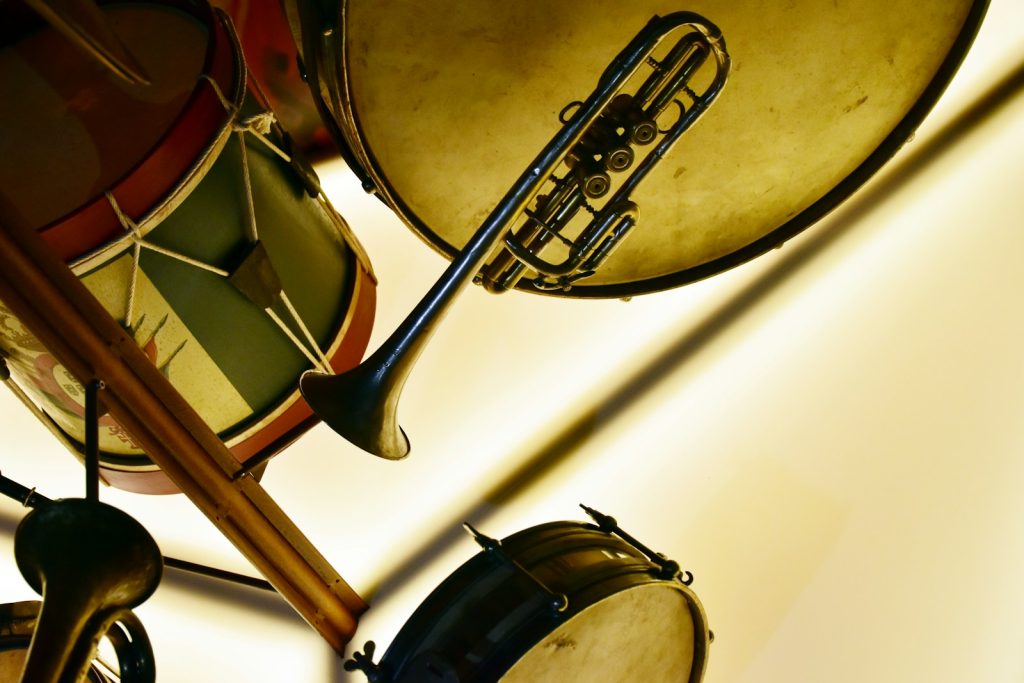 a group of musical instruments sitting on top of each other